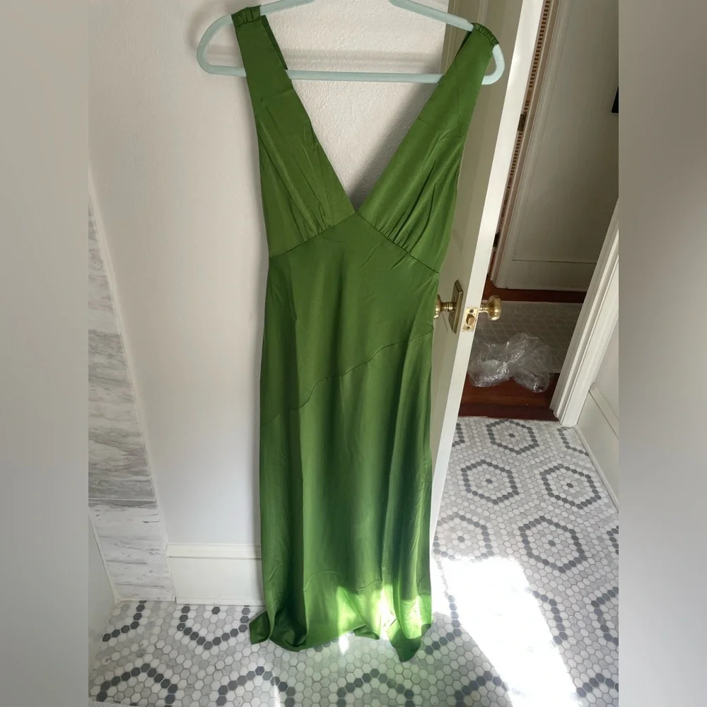 Maxi Satin Dress With Back Cowl - Emerald. New with tags - Picture 3 of 3